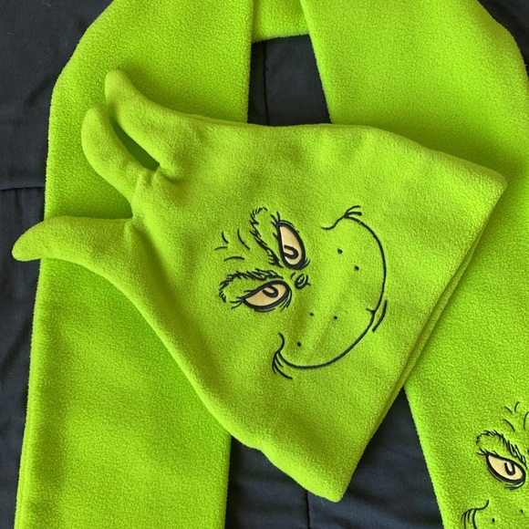 The Grinch scarf and beanie - Picture 2 of 3